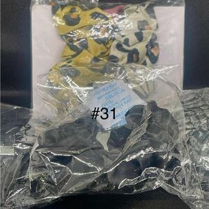 🔴 CLEARANCE LAST CALL
Floral and Black‎ Hair Scrunchies Set